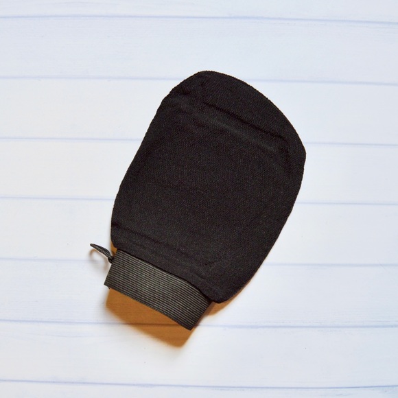 Black Exfoliating Mitt with hanging loop - Picture 2 of 3